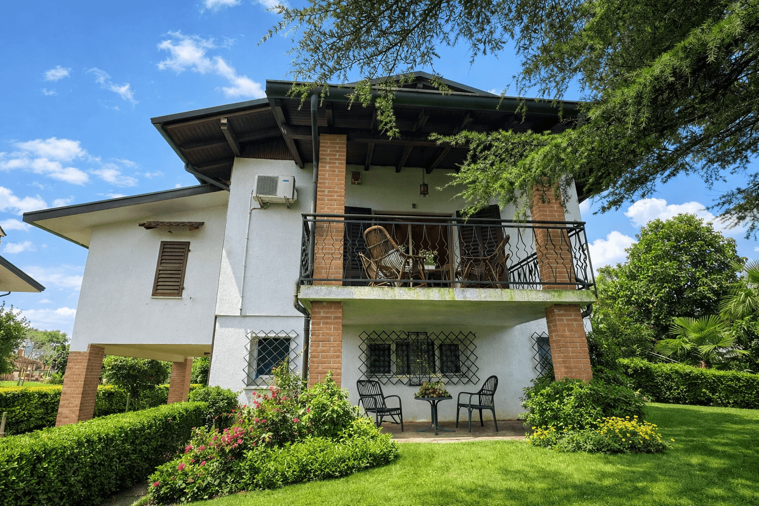 Hauptfassade der zum Verkauf stehenden Immobilie