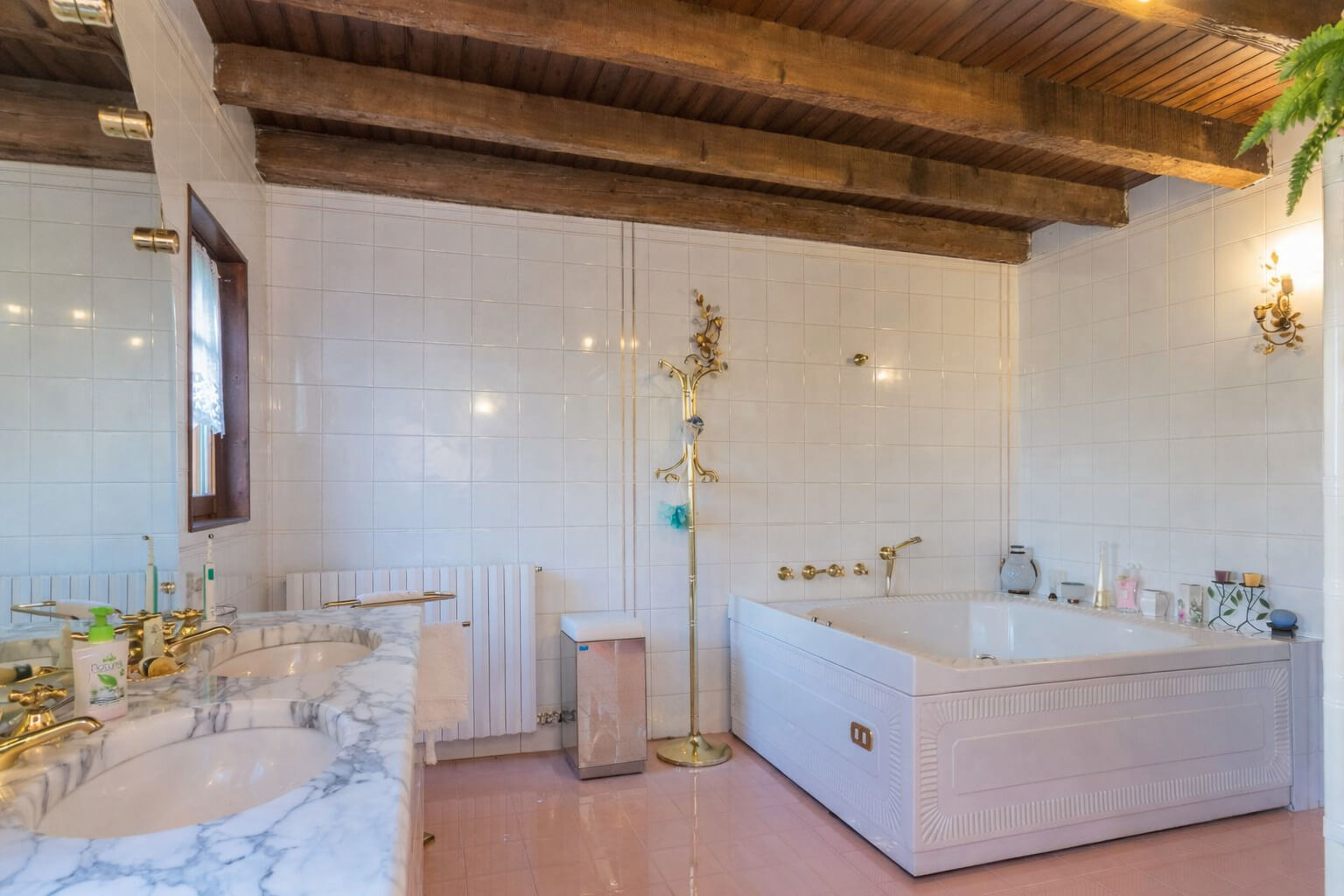 Badezimmer im 1. Obergeschoss