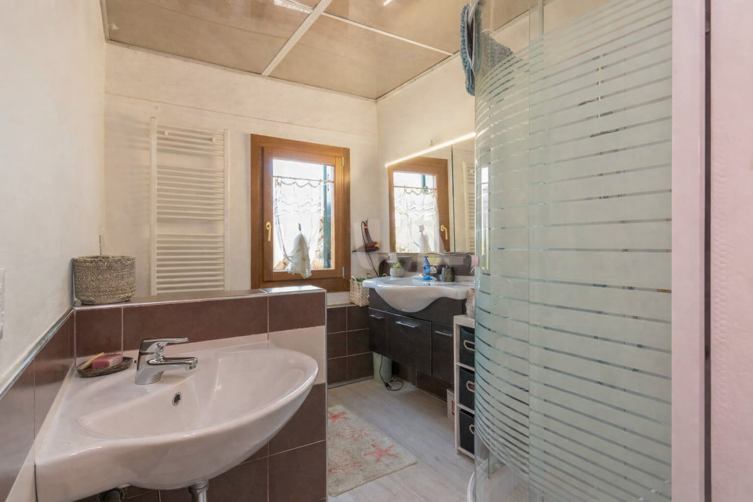 Badezimmer im Dachgeschoss