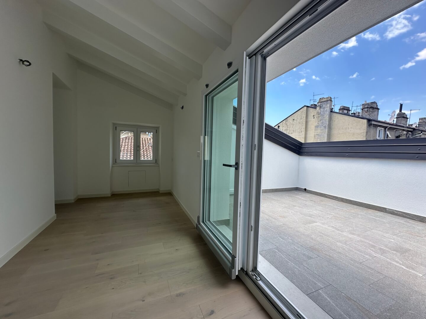 Dachterrasse und Küchenbereich