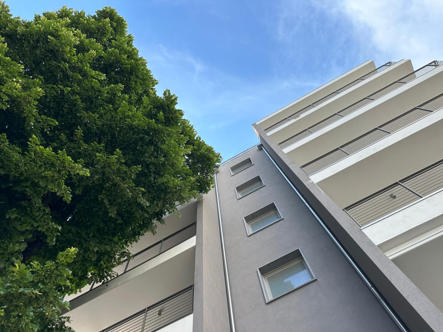 Seitliche Hauptfassade