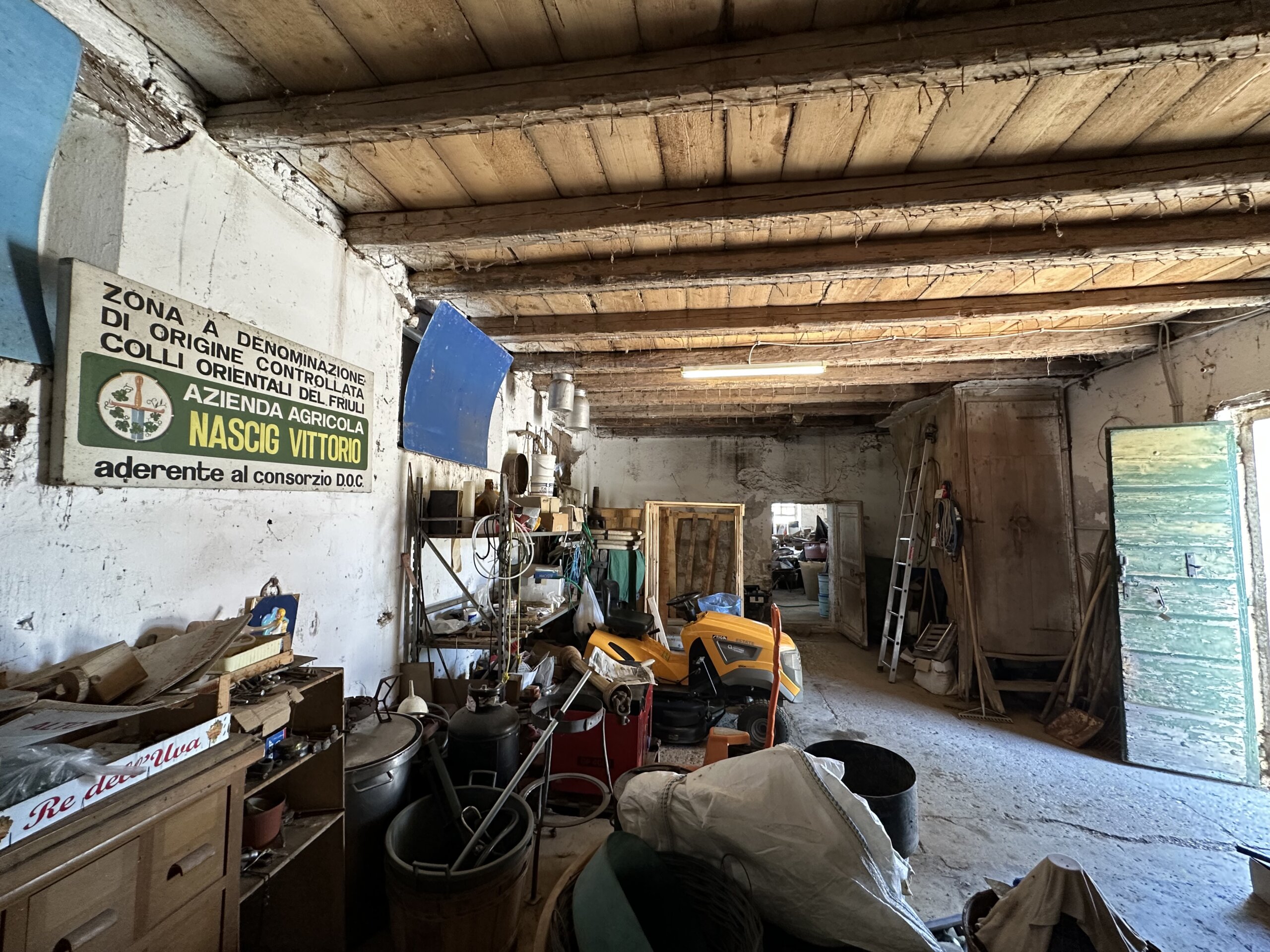 Interno della casa agricola in sassi
