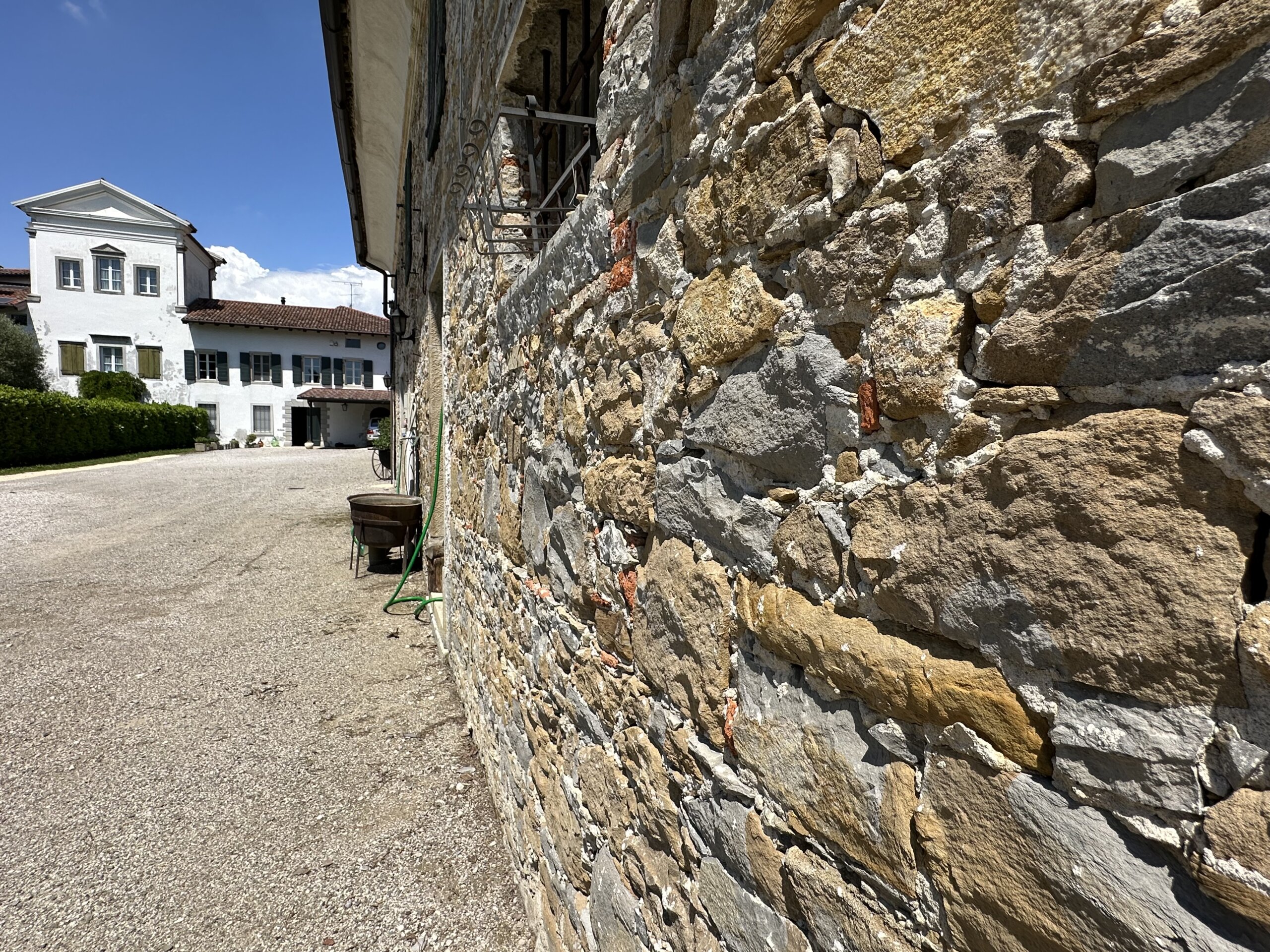 Casa agricola in sassi